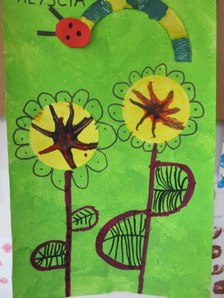 Fleurs et chenilles chez les GS en art visuel
