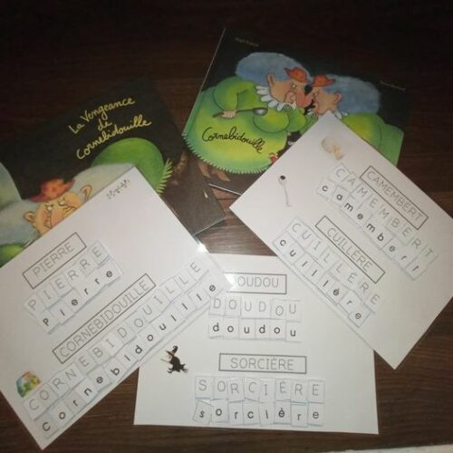 Cornebidouille : reconstituer les mots en lettres majuscules et en script